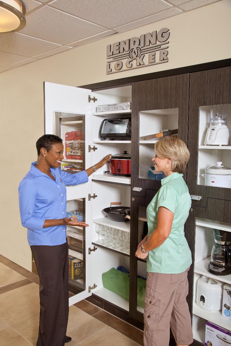 Candlewood Suites Philadelphia - Airport Area By Ihg Chester Eksteriør bilde