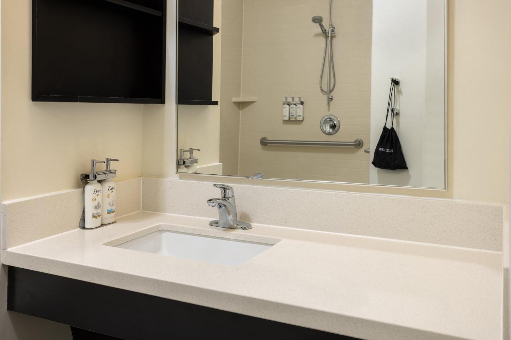 Candlewood Suites Philadelphia - Airport Area By Ihg Chester Eksteriør bilde
